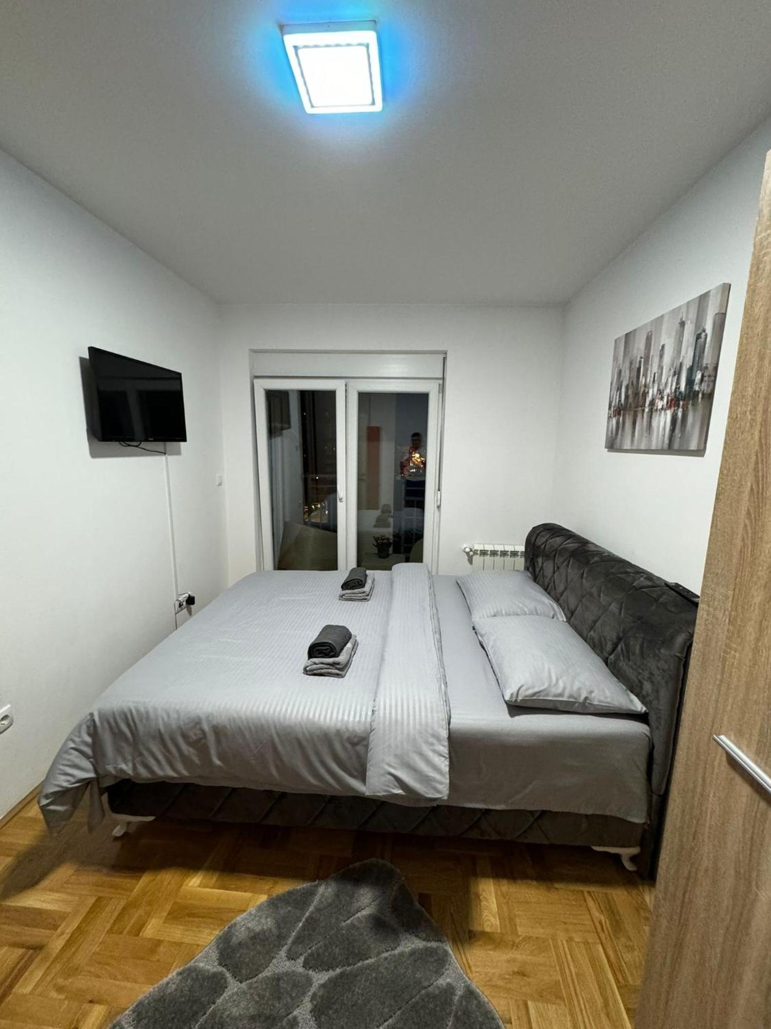 Stan Na Dan Aurora Apartment Pozarevac Exterior photo