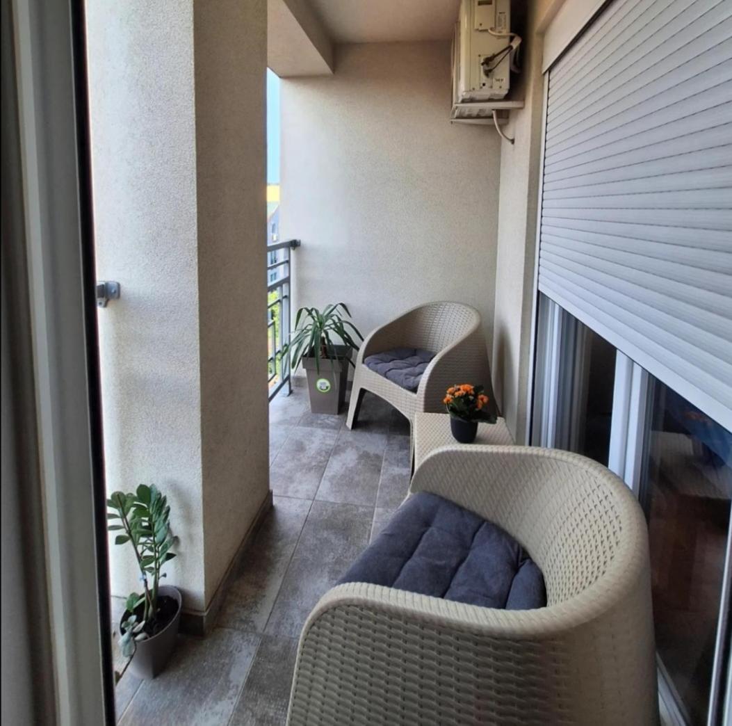 Stan Na Dan Aurora Apartment Pozarevac Exterior photo